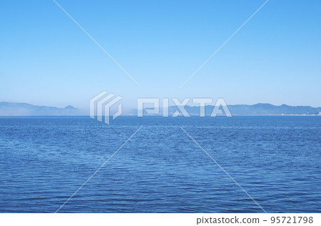 濃霧中海的晨景 濃霧中海的晨景 95721798