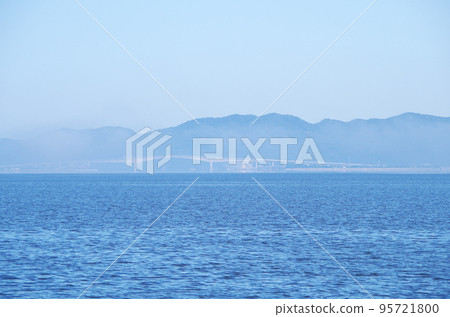 濃霧中海的晨景 濃霧中海的晨景 95721800