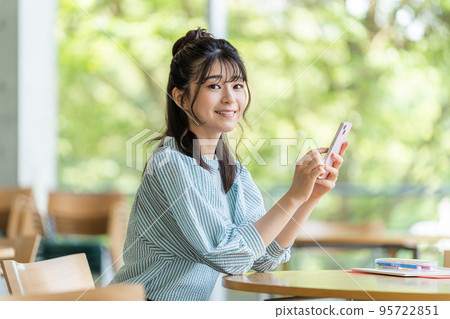 A young lady with a smartphone 95722851