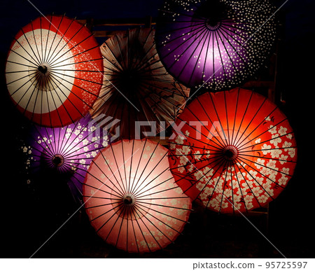 Illumination of colorful Japanese umbrellas in the dark 95725597