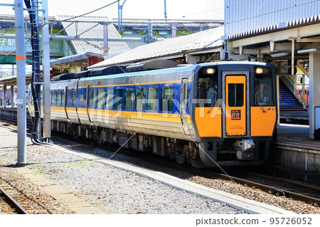 Idaten runs on the San'in Road... "Limited Express Super Oki" Series Kiha 187 95726052