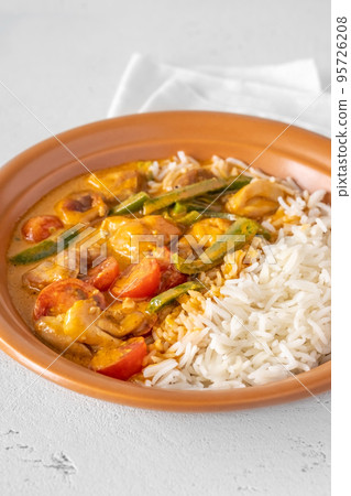 Thai red chicken curry 95726208