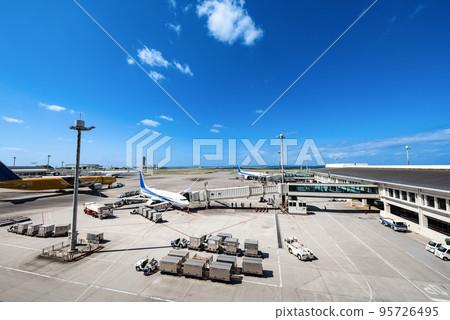 沖繩那霸機場航站樓室外展望台的風景 沖繩那霸機場航站樓室外展望台的風景 95726495