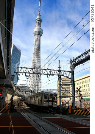 The scenery with the railroad crossing is just around the corner... A commuter-type stainless steel car that runs fast through the downtown area at the foot of the tower. The scenery with the railroad crossing is just around the corner... A commuter-type stainless steel car that runs fast through the downtown area at the foot of the tower. 95726541