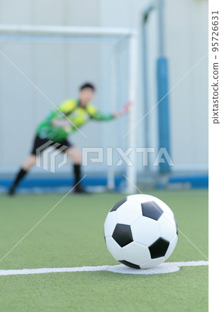 Keeper man who protects the goal with PK Keeper man who protects the goal with PK 95726631