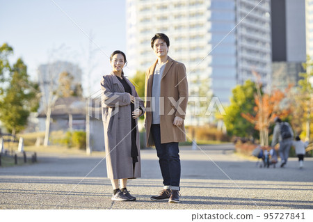 A couple walking in coats 95727841