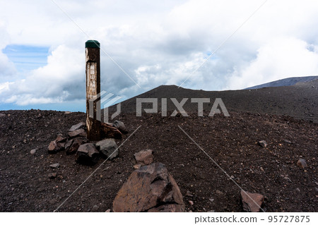 前掛山山頂 95727875