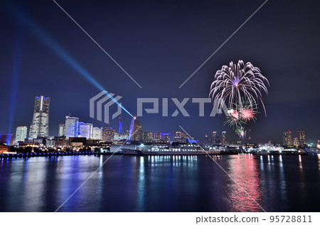 Yokohama Minatomirai all lights, fireworks and cross night illumination on Christmas Eve seen from Osanbashi Pier Yokohama Minatomirai all lights, fireworks and cross night illumination on Christmas Eve seen from Osanbashi Pier 95728811