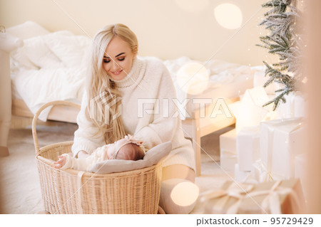 Young woman play with her little girl during winter holidays 95729429