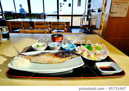 Aotsuka Shokudo "Extra Large Grilled Herring Set Meal Special" (Otaru City, Hokkaido) 95733487