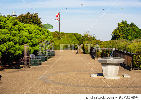 Hill Park with a View of the Harbor, Yokohama 95733494