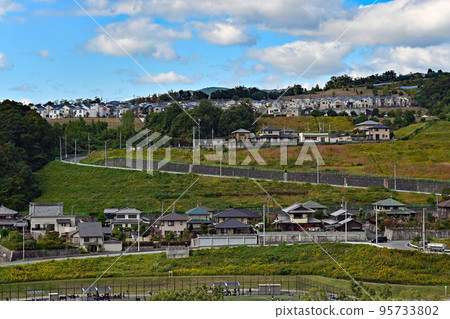 [Residential area] New housing in the hilly area 95733802