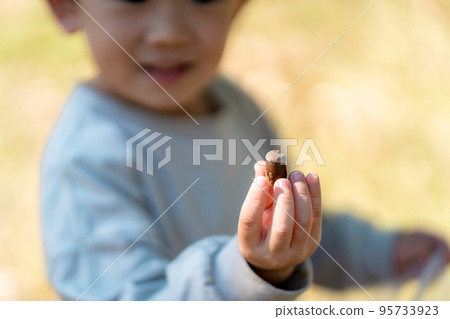幸福的家庭形象 好兄弟姐妹的形象 幸福的家庭形象 好兄弟姐妹的形象 95733923