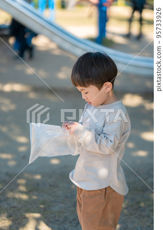 幸福的家庭形象 好兄弟姐妹的形象 幸福的家庭形象 好兄弟姐妹的形象 95733926
