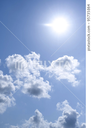 Spring sky, sun and clouds Yokohama Spring sky, sun and clouds Yokohama 95735864