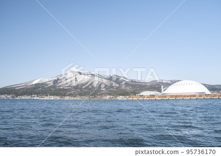 Snow-capped Mount Kamagusan seen from Mutsu City, Aomori Prefecture 95736170