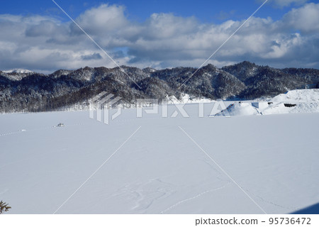 Frozen Lake Superior in winter 95736472