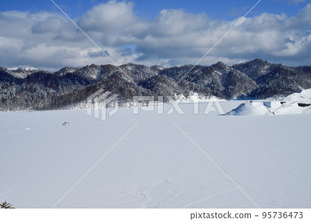 Frozen Lake Superior in winter 95736473