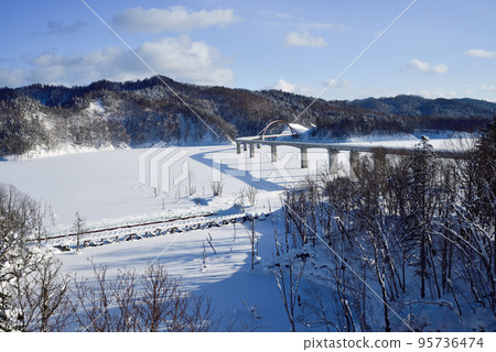 Frozen Lake Superior in winter 95736474