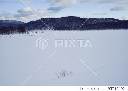 Frozen Lake Superior in winter 95736492
