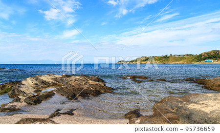 Beach on a sunny day (Wada Nagahama, Miura City, Kanagawa Prefecture, Shonan Miura Peninsula) 95736659