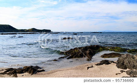 陽光明媚的海灘（神奈川縣三浦市和田長濱、湘南三浦半島） 95736660
