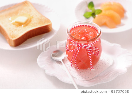 Red ball apple jam Red ball apple jam 95737068