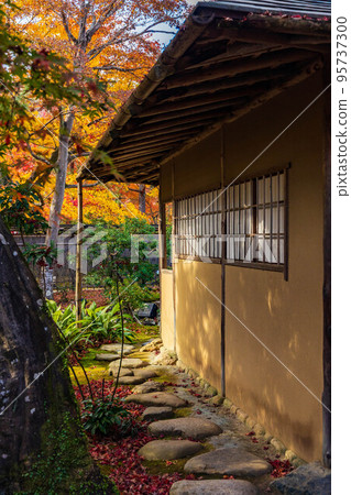 Autumn in Saga-Arashiyama, Kyoto, Hogon-in Temple with autumn leaves, Shishiku Garden 95737300
