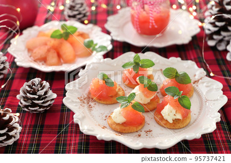 apple jam canapes 95737421