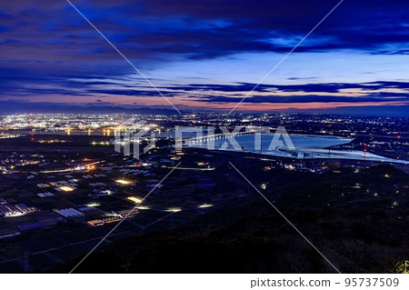 從藏王山展望台看到的田原市豐橋市黎明 95737509