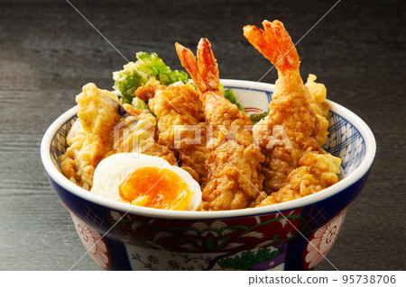 米飯和油炸魚碗 95738706