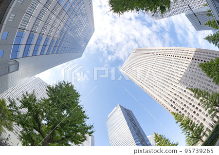 東京新宿副中心的摩天大樓和辦公區 95739265