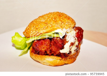 Chinese Chicken Burger (Hakodate Lucky Pierrot) 95739945