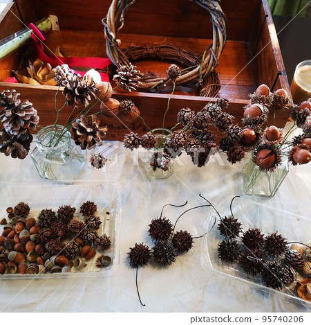 Wreath making real thing natural 95740206