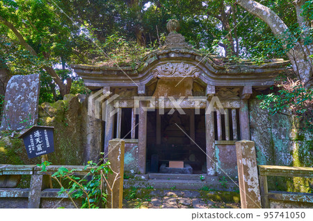 Tsutenkutsu of Mt. Nokogiri Nihon-ji Temple in Kyonan Town, Chiba Prefecture 95741050