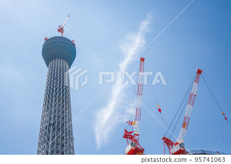 東京晴空塔正在建設中 95741063