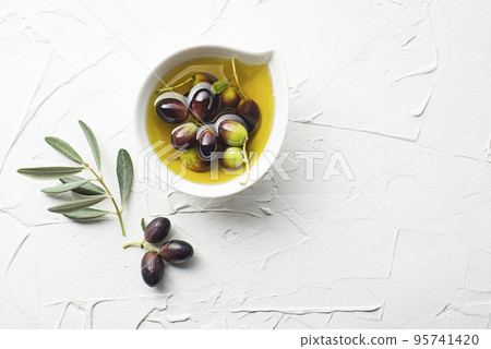 Olive oil 95741420