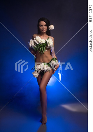 Sensual naked lady with white flowers on body standing in smoke 95741572