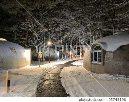 天使森林白川高原圓頂小屋雪夜景 95743198