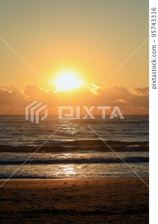 十月下旬的日出 95743316