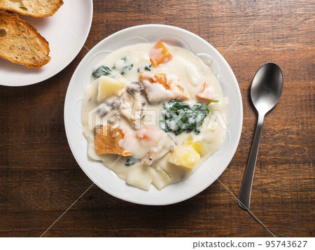 Salmon and mushroom cream stew Salmon and mushroom cream stew 95743627