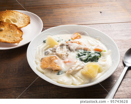 Salmon and mushroom cream stew Salmon and mushroom cream stew 95743628