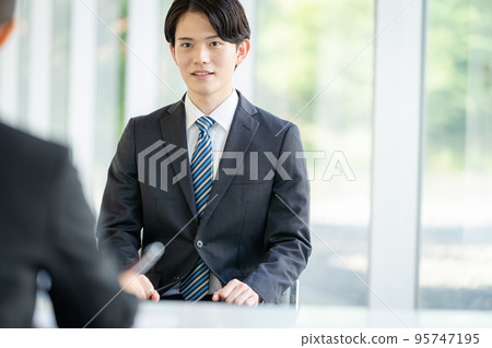 Students looking for a job 95747195