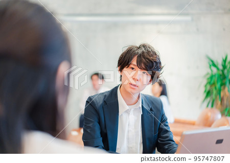 上班族與老闆一對一 95747807