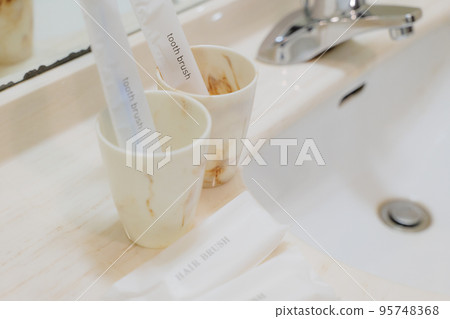 酒店洗臉盆和便利設施 酒店洗臉盆和便利設施 95748368