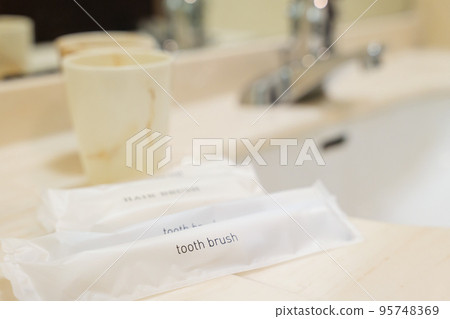酒店洗臉盆和便利設施 95748369