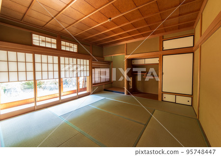 Old Japanese-style room with Yukimi shoji 95748447