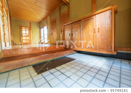 Large Japanese-style entrance 95749181