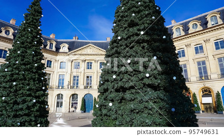 Christmas tree at Place Vendome in Paris, France Christmas tree at Place Vendome in Paris, France 95749631