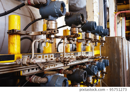 Pressure transmitter, and temperature transmitter for measurement and monitor data of oil and gas process. 95751273